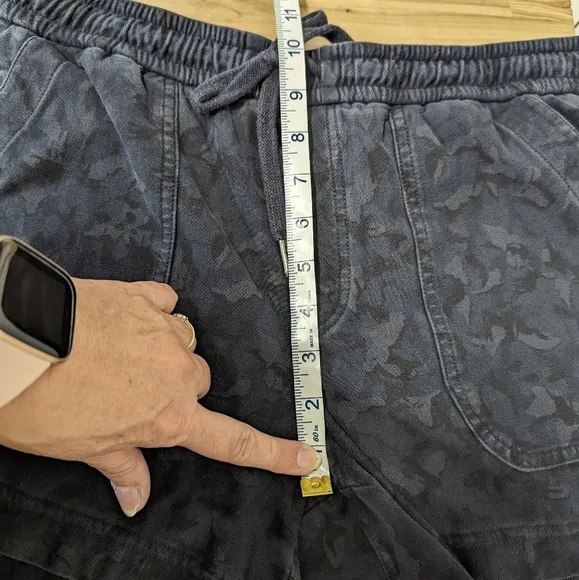 Athleta Navy Camo Farallon Shorts Drawstring  Organic Cotton 12