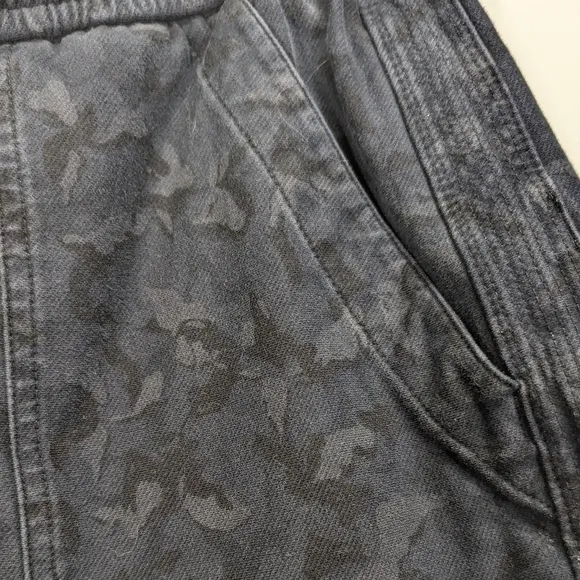 Athleta Navy Camo Farallon Shorts Drawstring  Organic Cotton 12