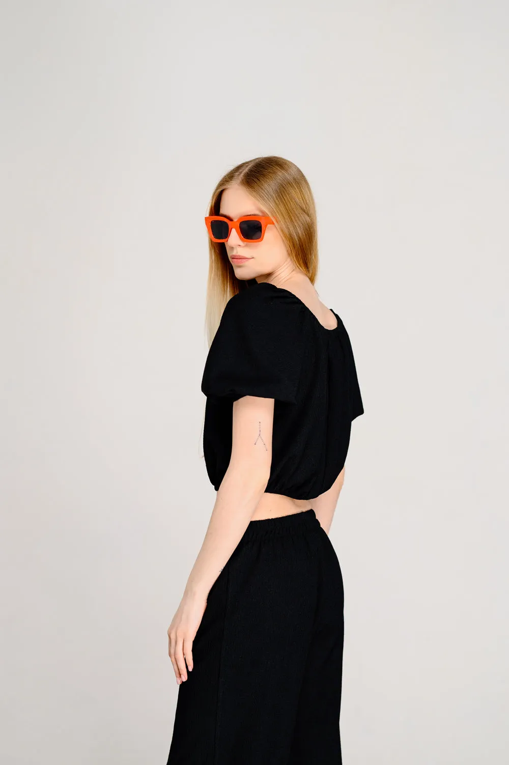 Black loose two-piece suit
