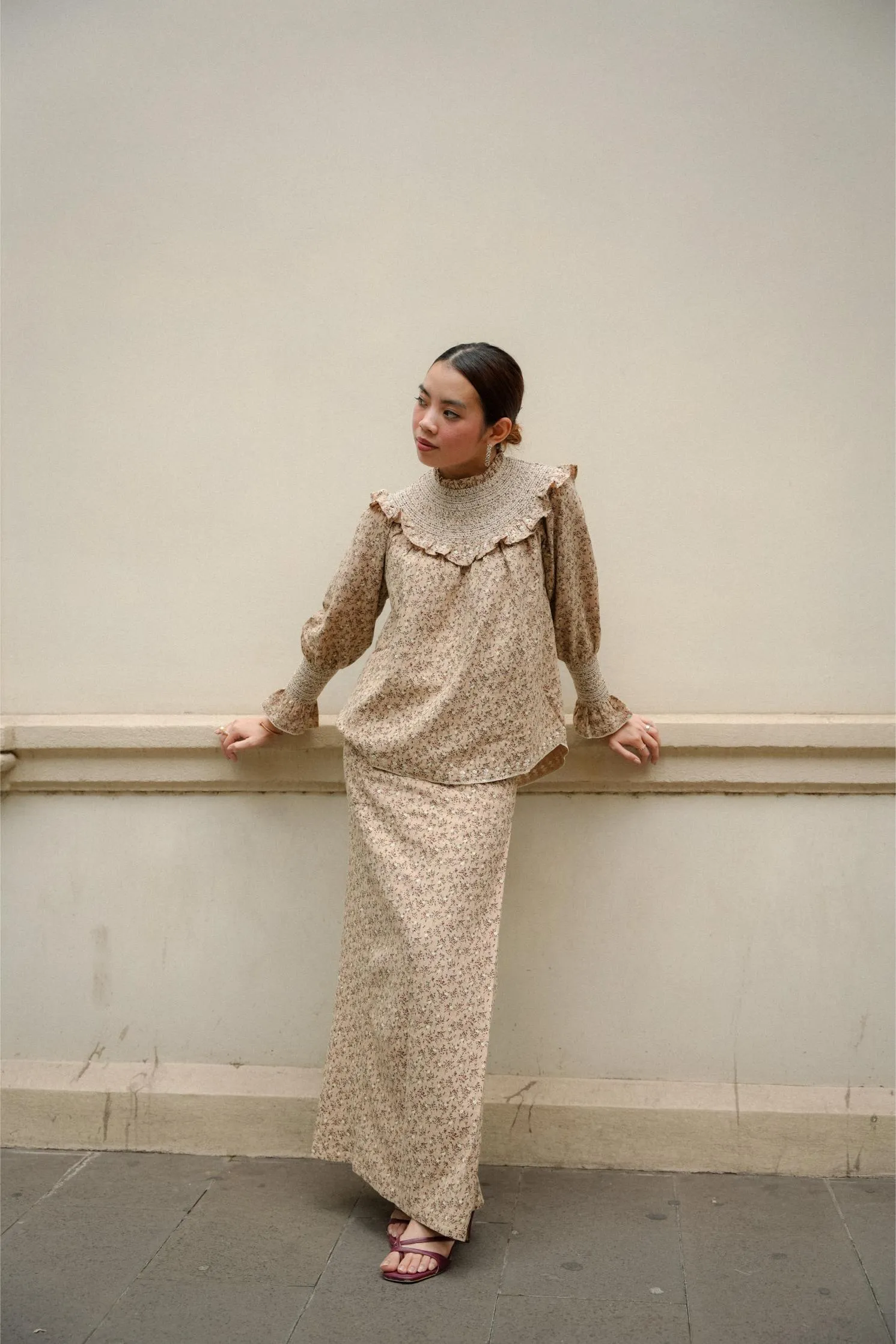 CARO KURUNG IN BEIGE FLORAL