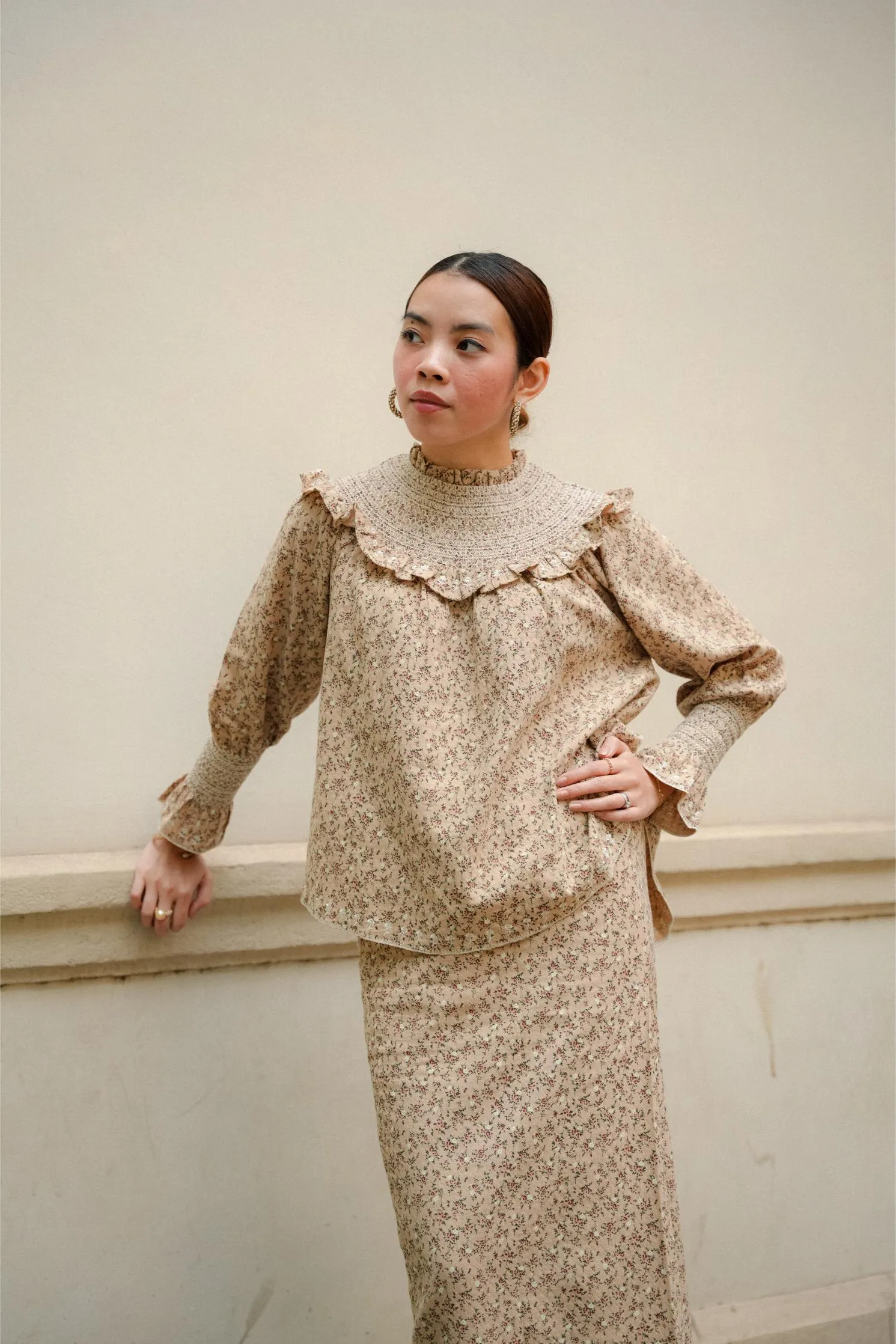 CARO KURUNG IN BEIGE FLORAL