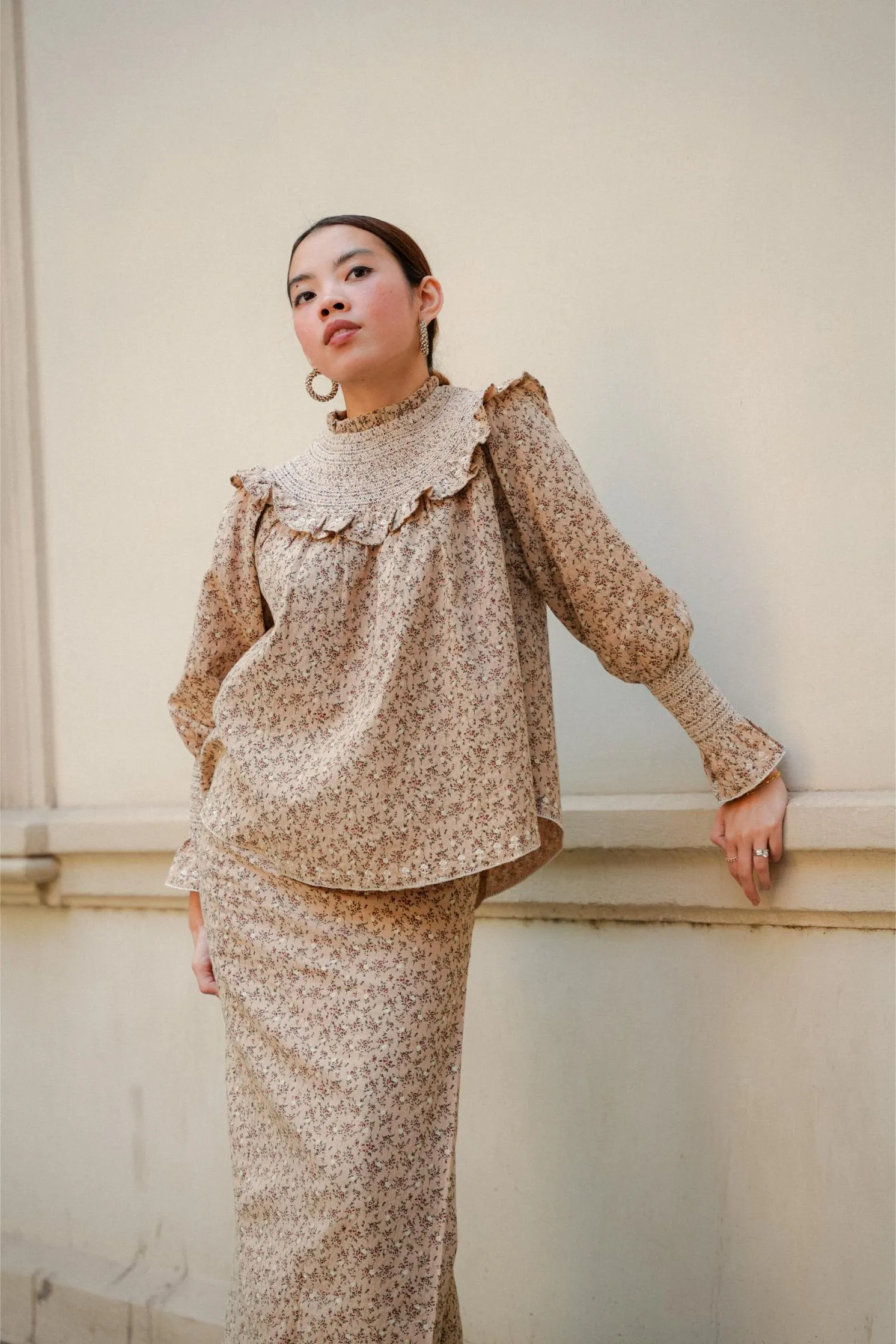CARO KURUNG IN BEIGE FLORAL