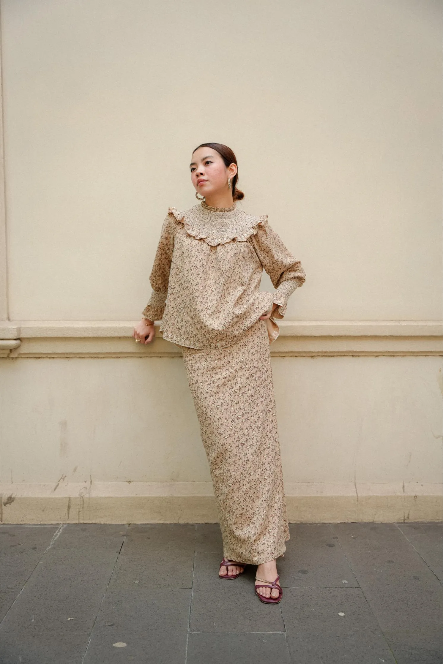 CARO KURUNG IN BEIGE FLORAL