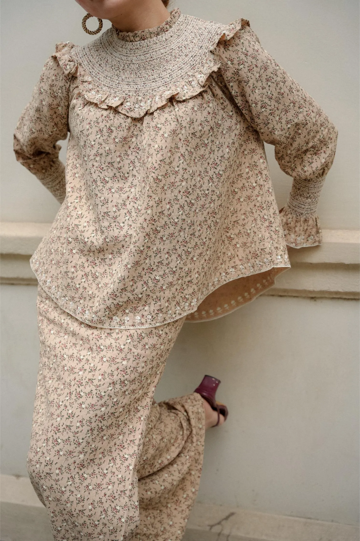 CARO KURUNG IN BEIGE FLORAL