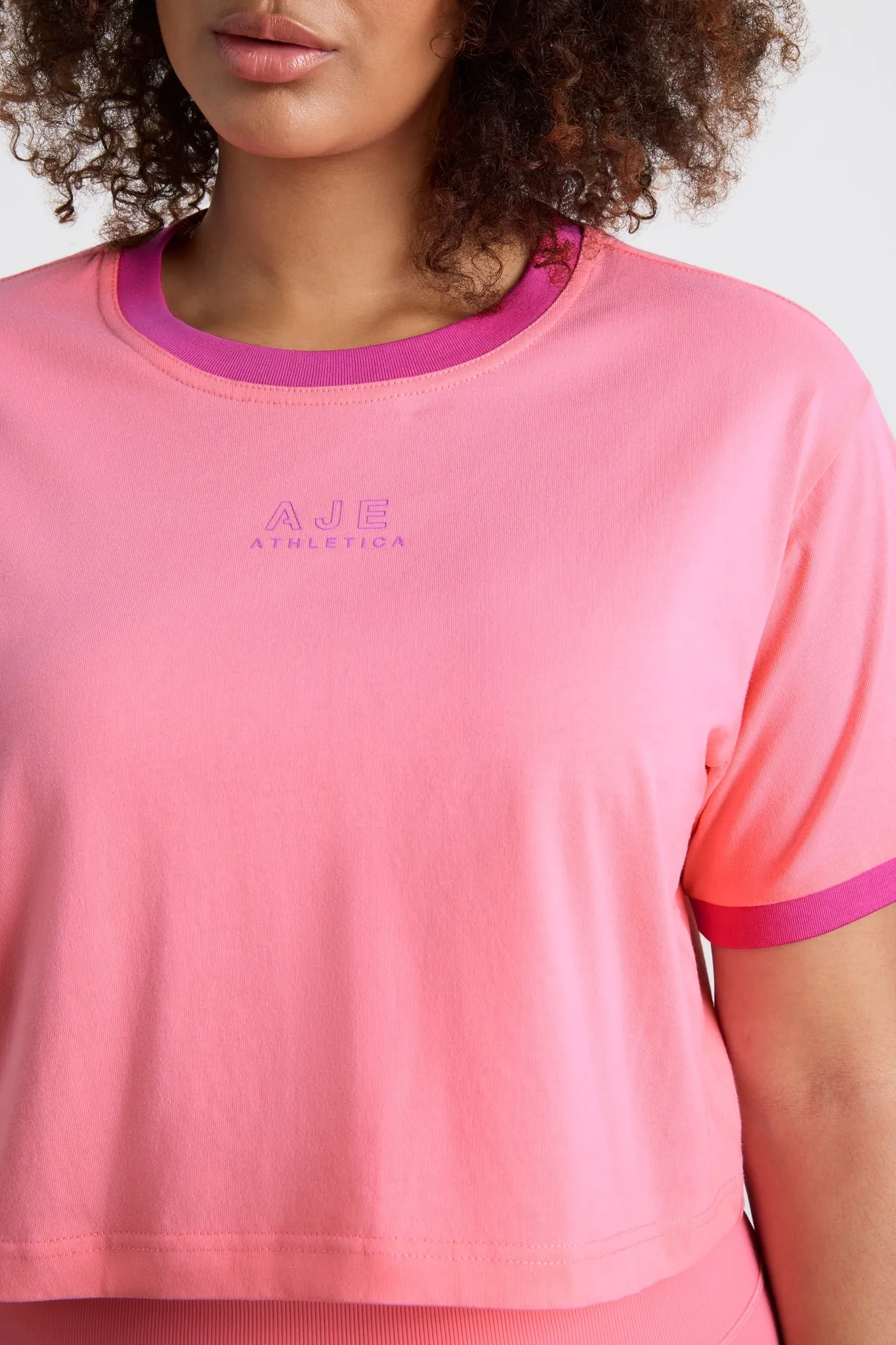 Contrast Bind Logo Tee 110