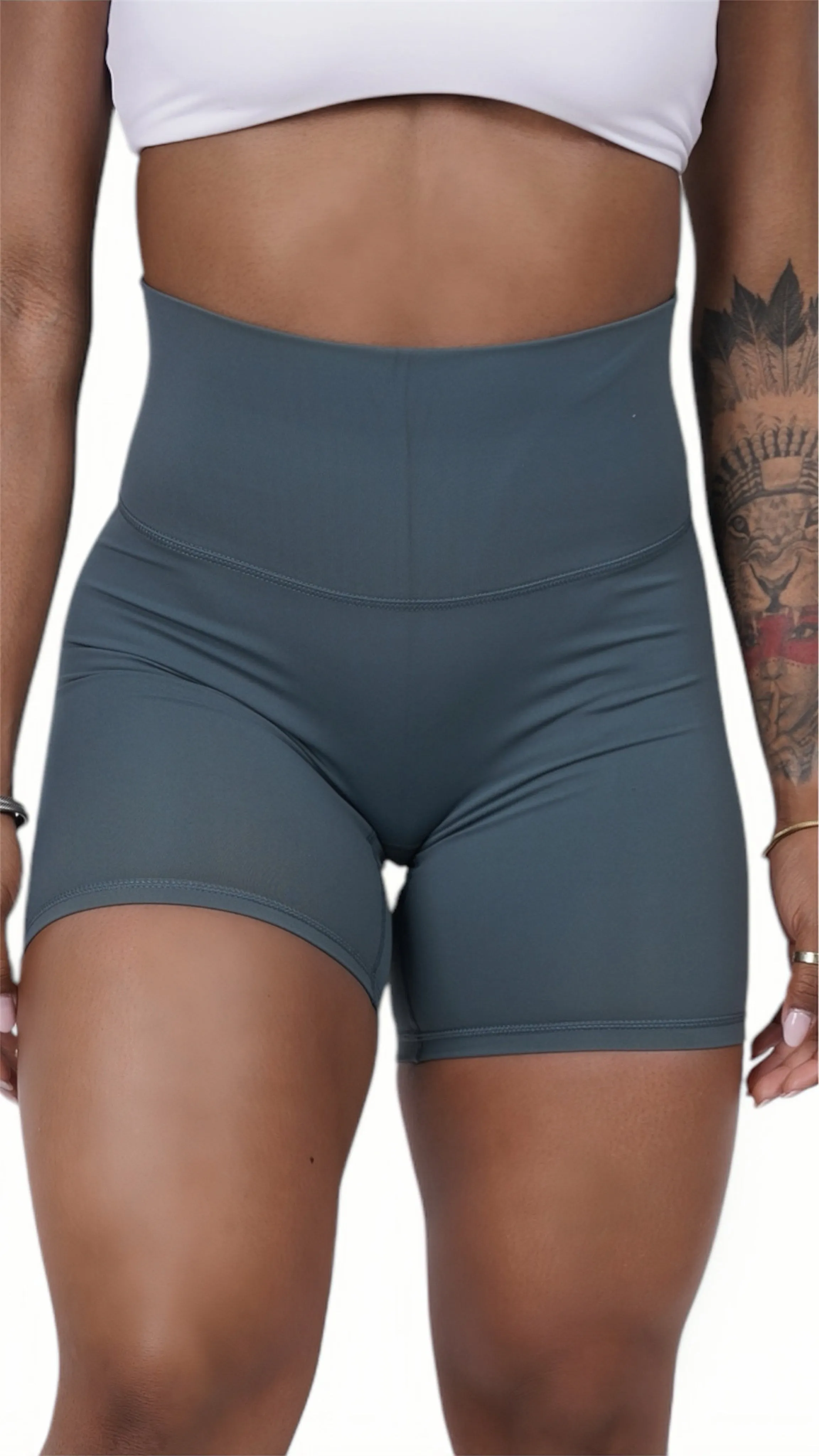 ESSENTIAL LEGEND BIKER SHORTS 6"