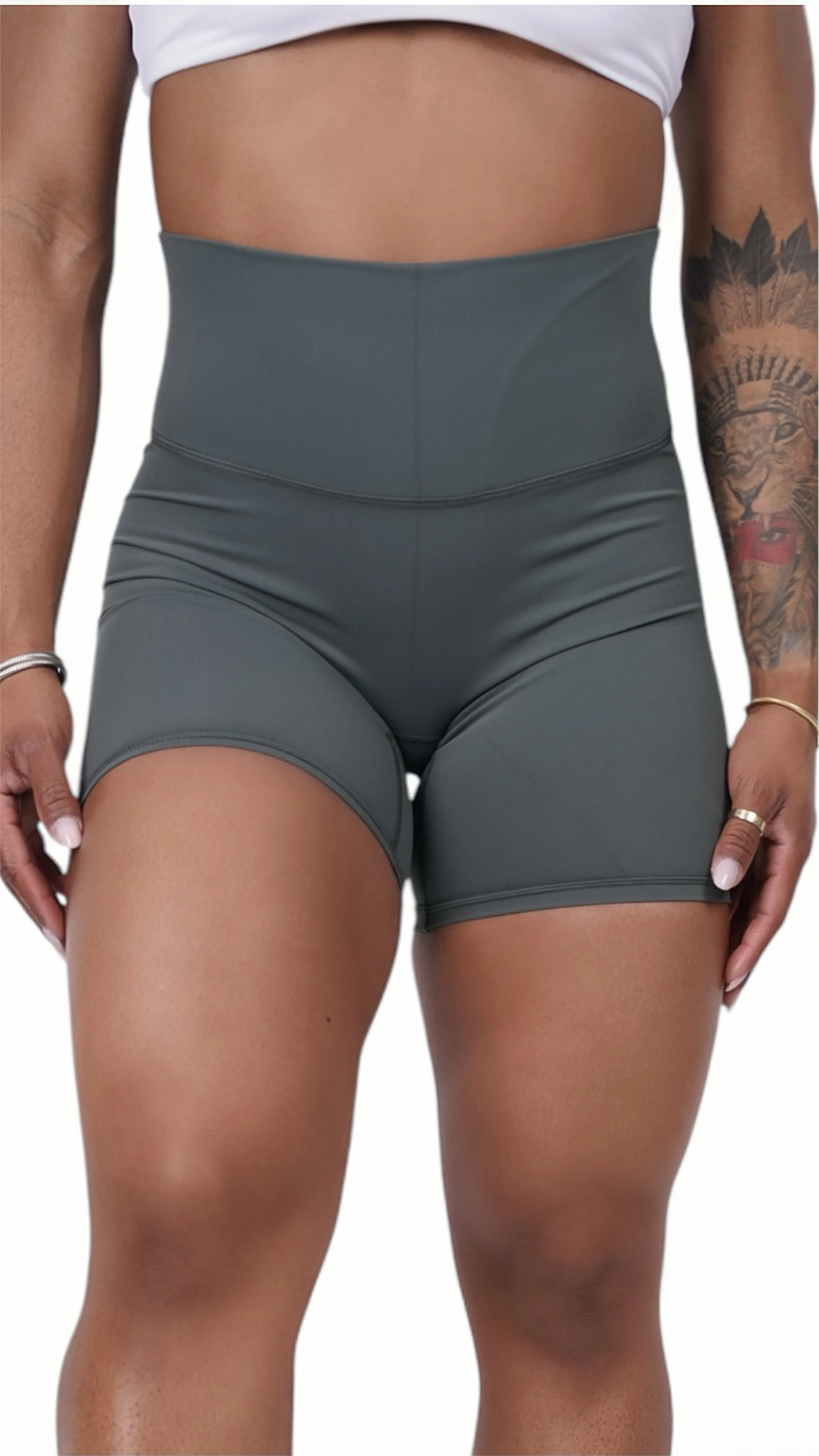 ESSENTIAL LEGEND BIKER SHORTS 6"