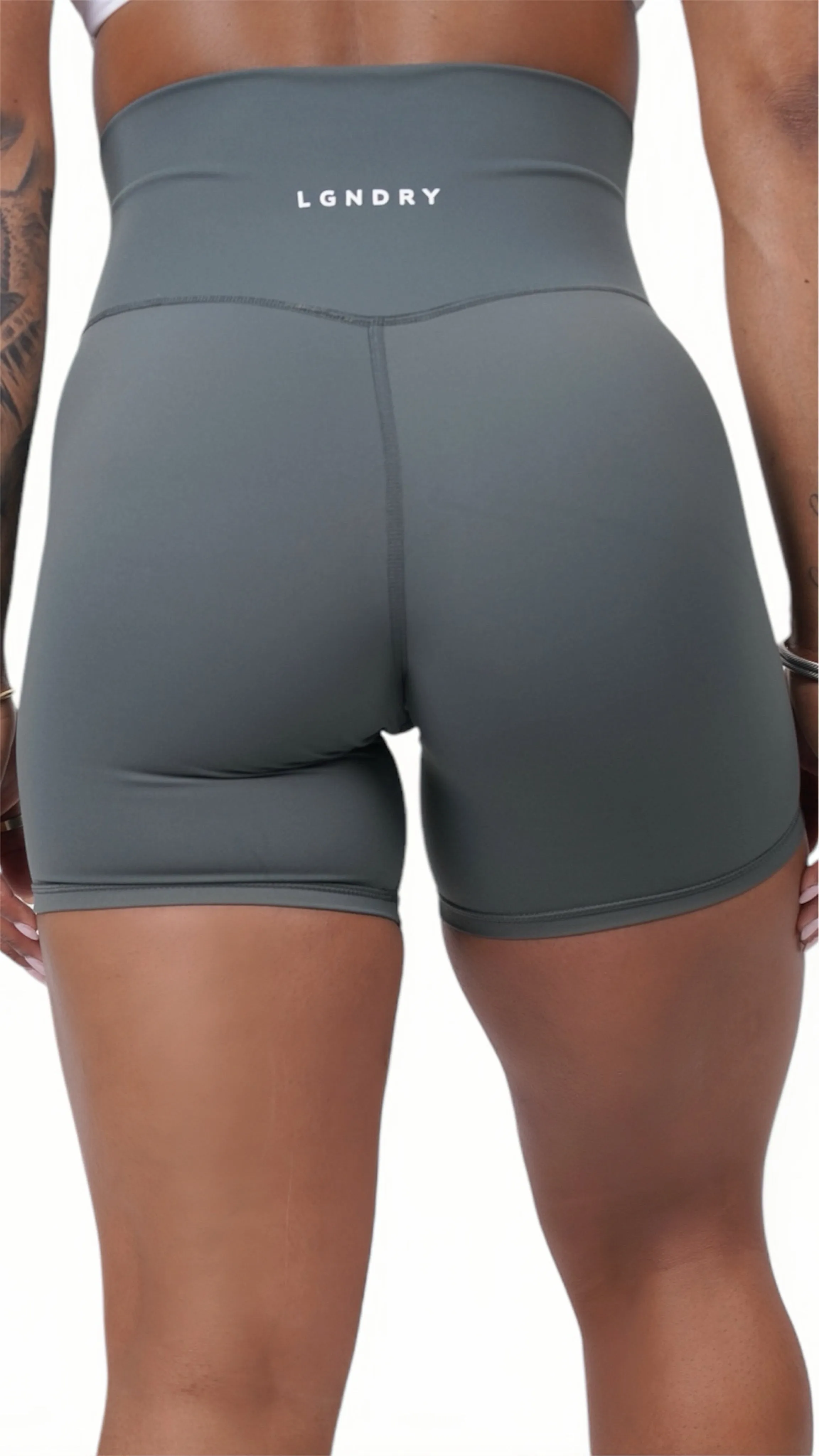 ESSENTIAL LEGEND BIKER SHORTS 6"