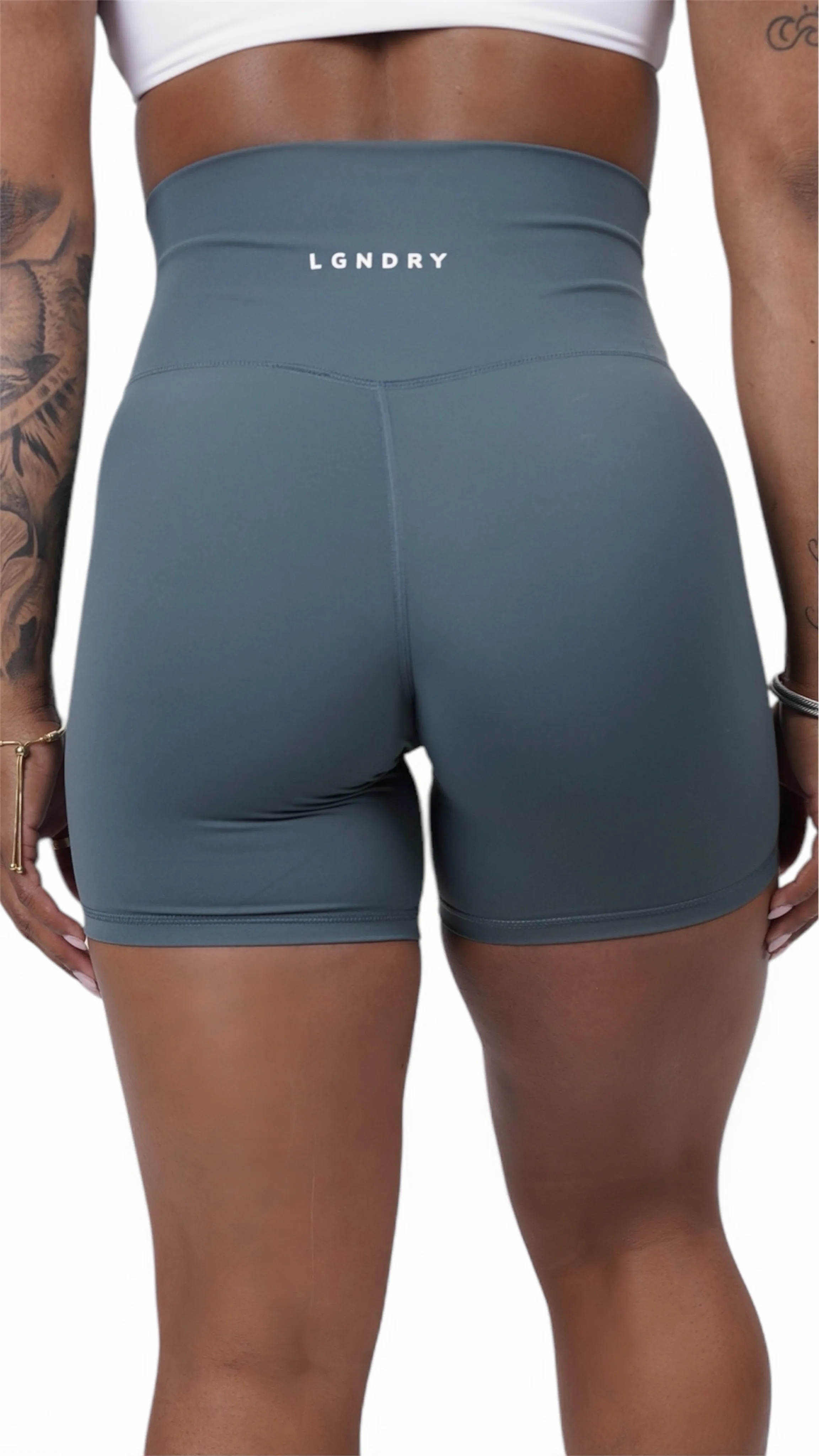 ESSENTIAL LEGEND BIKER SHORTS 6"
