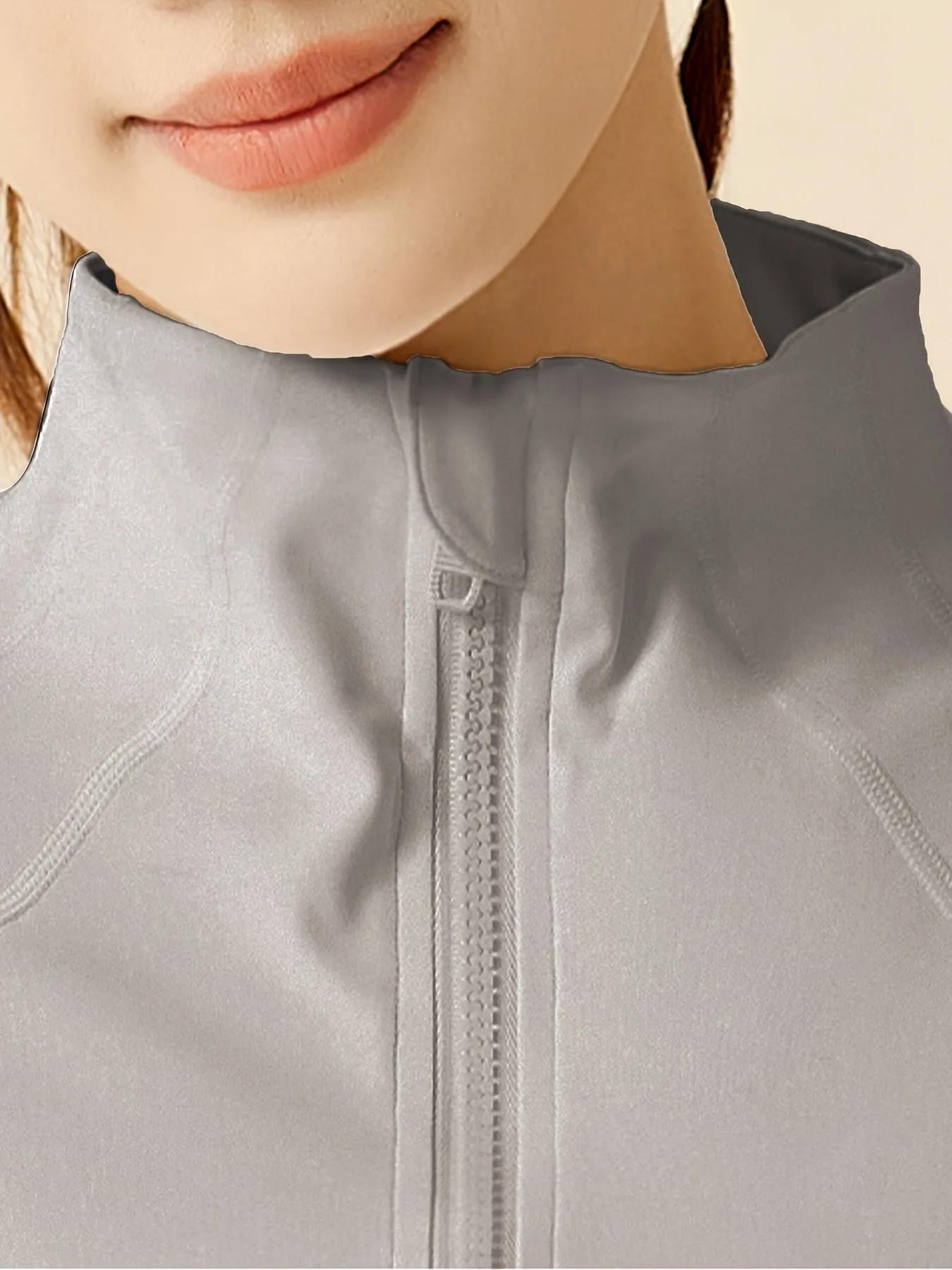 Grace | Cropped sportjack met ademende stof en staande kraag