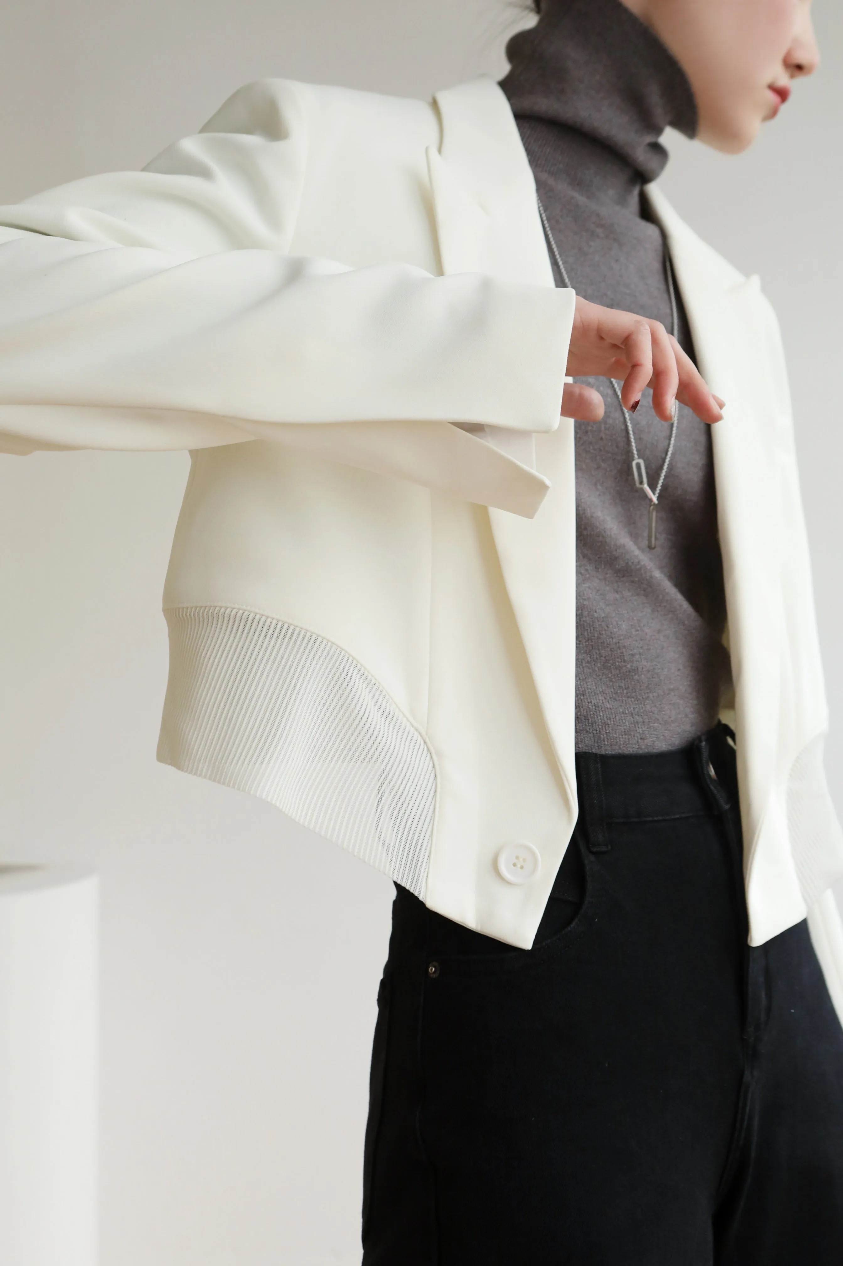 Kiera Cropped Blazer - White