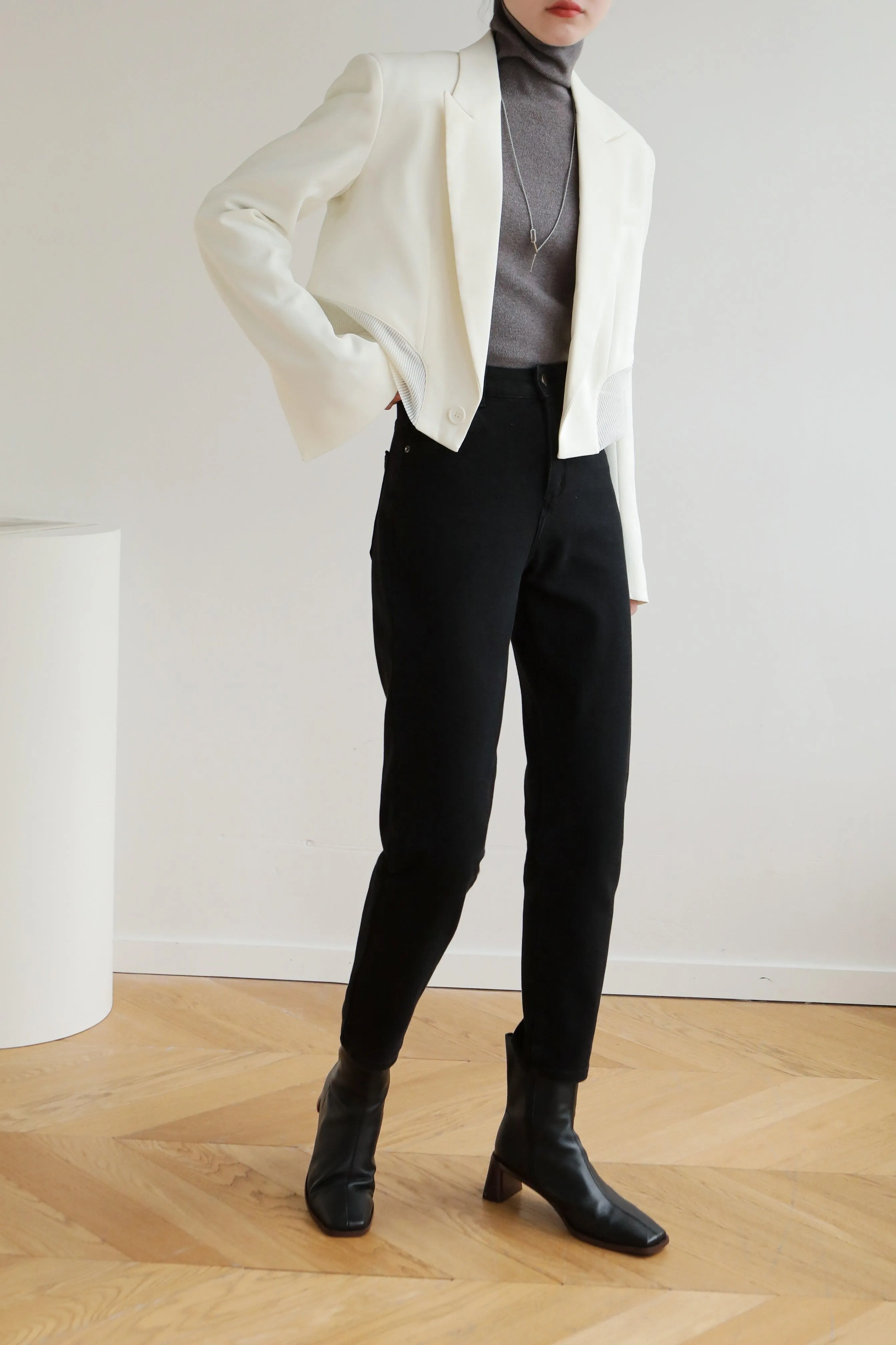 Kiera Cropped Blazer - White