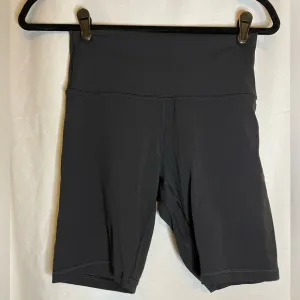 lululemon athletica Black Biker Shorts w/ Lululemon logo on the Side Size 6