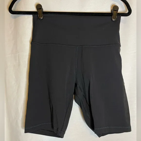 lululemon athletica Black Biker Shorts w/ Lululemon logo on the Side Size 6