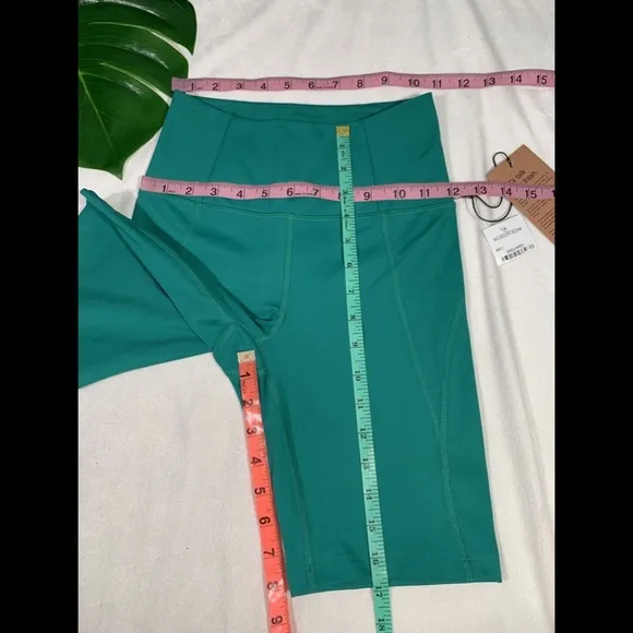 NEW Girlfriend Collective High Waisted Bike Biker Shorts in Saguaro [ XS ]‎