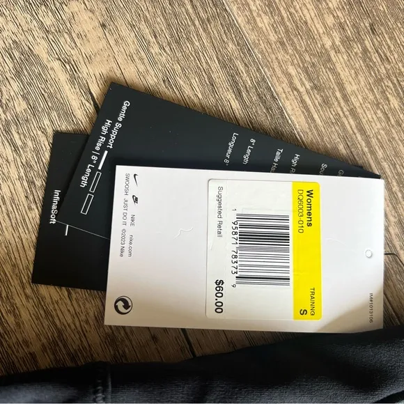 Nike Women’s Training Biker Shorts Womens Small