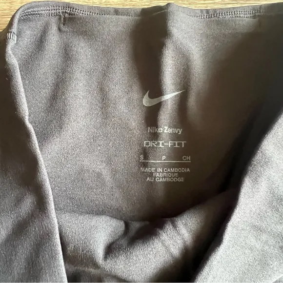 Nike Women’s Training Biker Shorts Womens Small