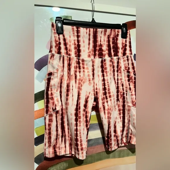 NWOT 2pc Tie-Dye Sports Bra &amp; Biker Short Set! Racerback Cutout Top. Pockets