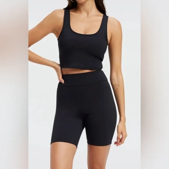 NWOT Good American Sculpt  Biker Shorts in Black Size M