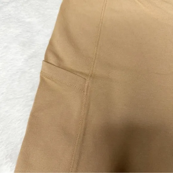 NWT Monrow Movement High Rise Biker Shorts 7” with Pockets in Taupe Women’s M