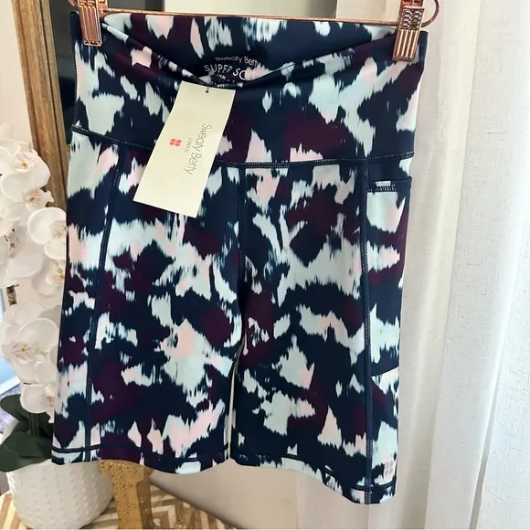 NWT! Sweaty Betty Super Sculpt Sustainable 8” Biker Shorts