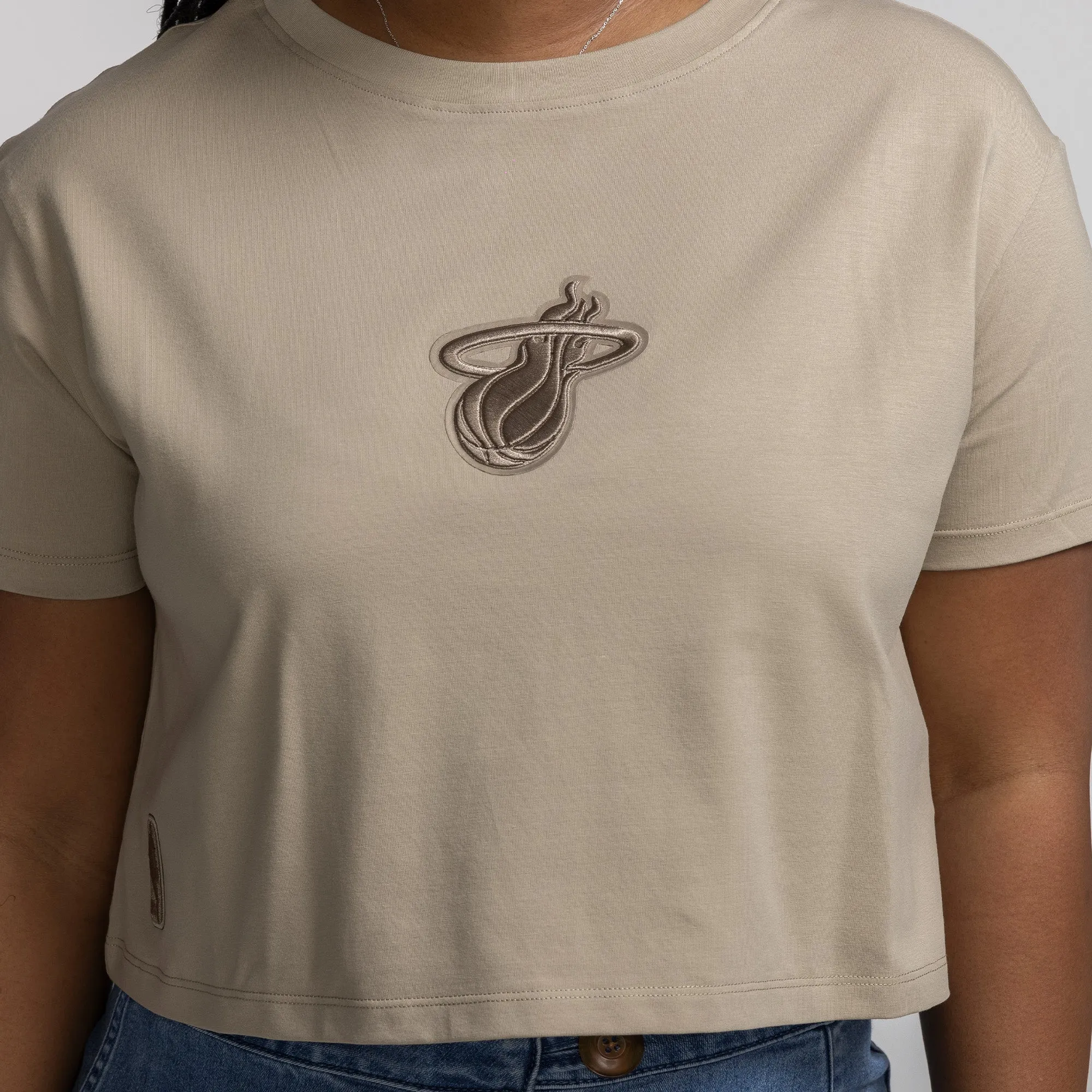 Pro Standard Miami HEAT Boxy Wingspan Women's Crop Tee