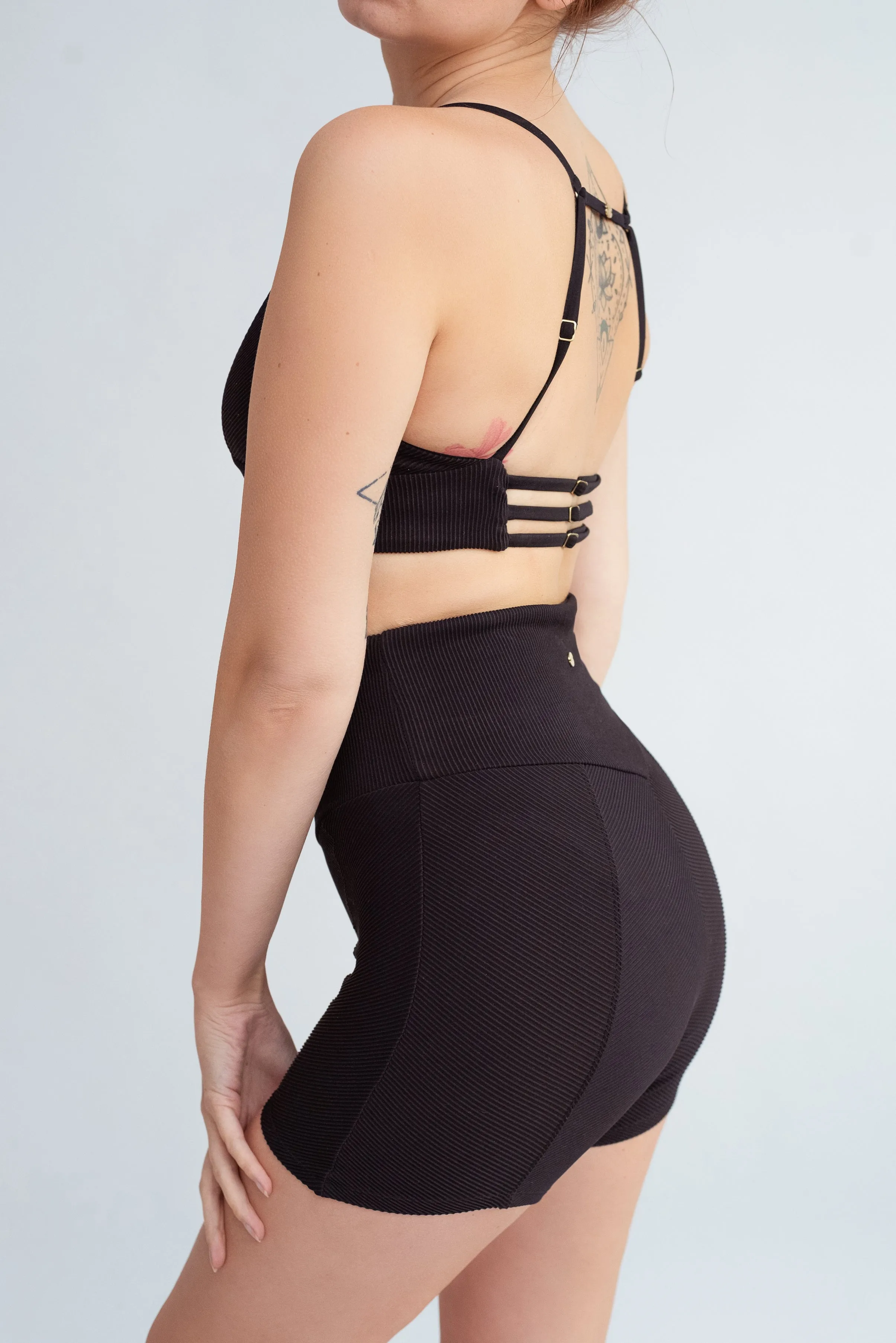 Serena Biker Shorts - Ribbed Black Matte