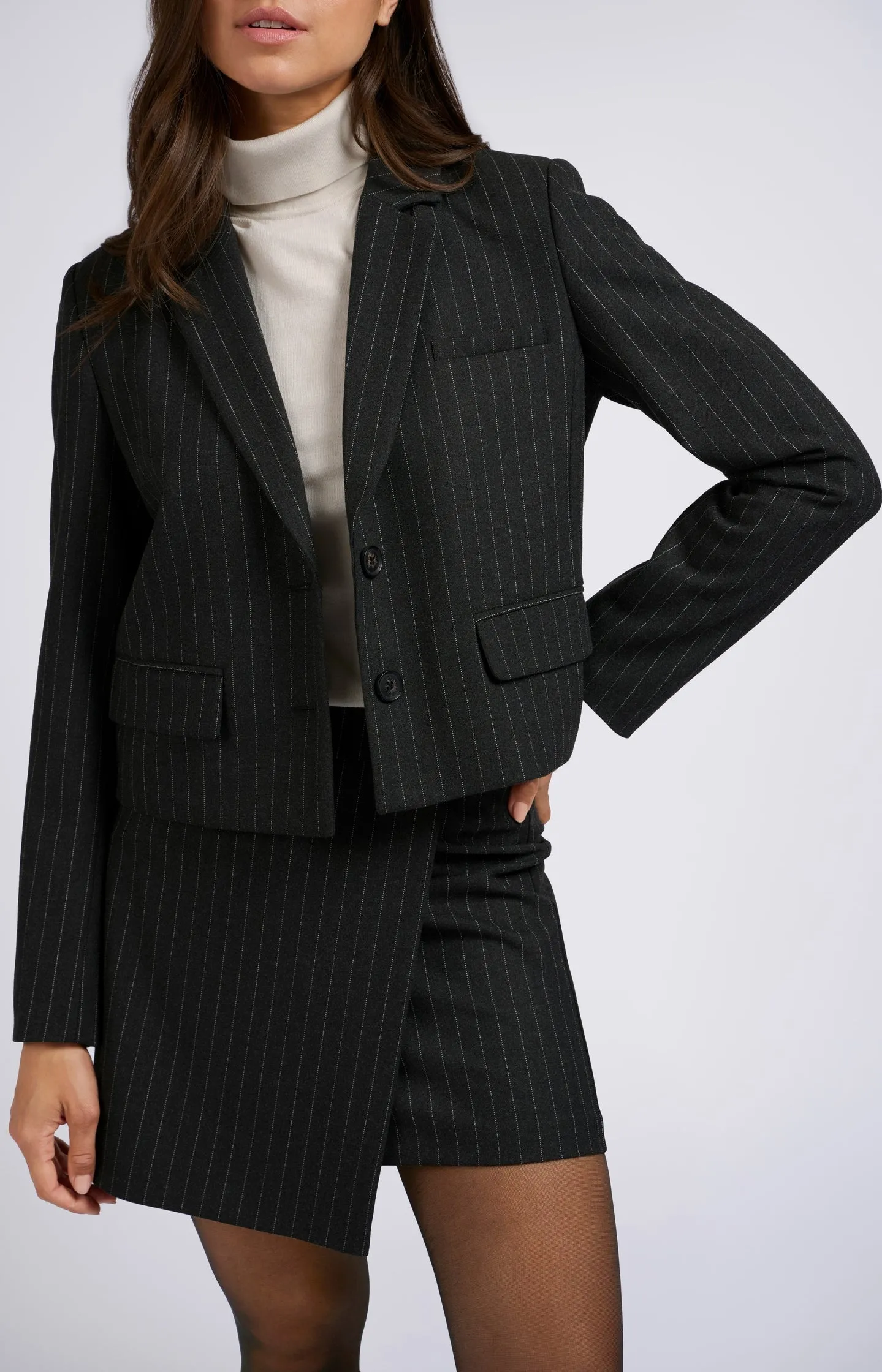 Short blazer with pinstripes, long sleeves and pockets