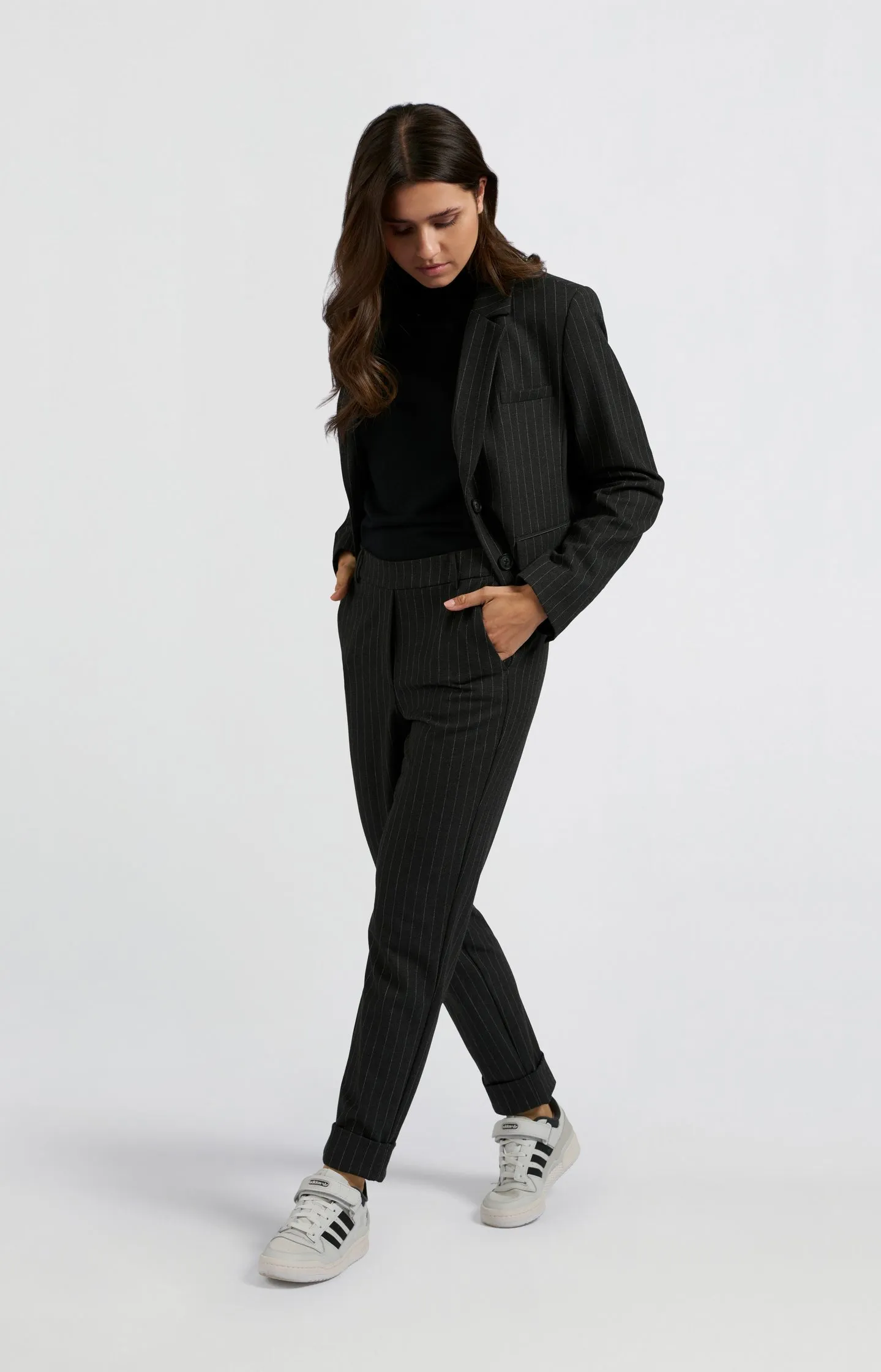 Short blazer with pinstripes, long sleeves and pockets