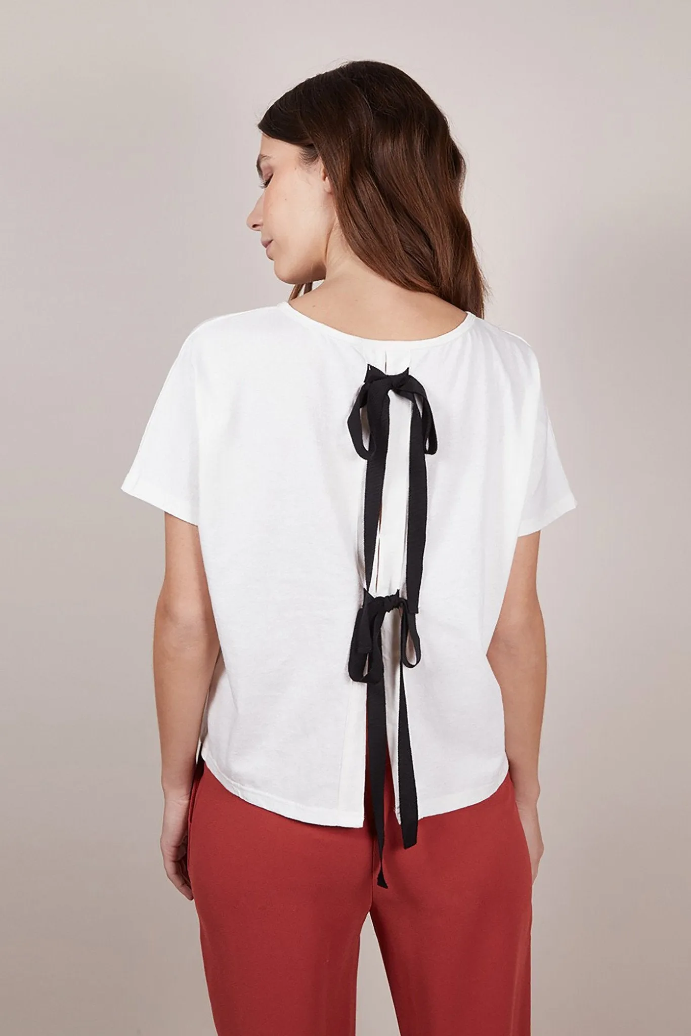 Short Sleeve Bow Back Tee in White