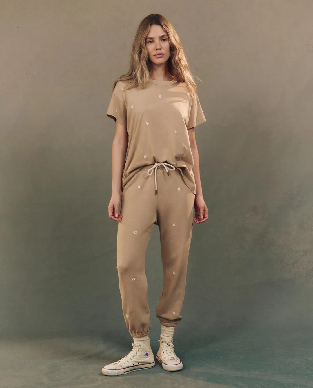 The Great - The Boxy Crew Khaki with Daisy Embroidery