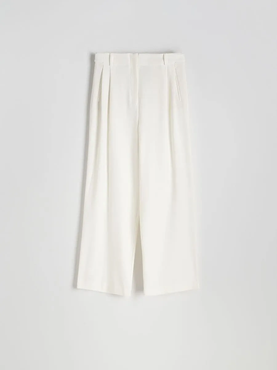 Wide leg trousers